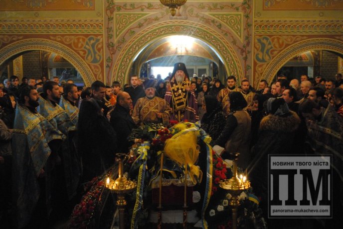 Мукачівці попрощались з відданим сином рідної землі Павлом Стецем (ФОТО) – 03