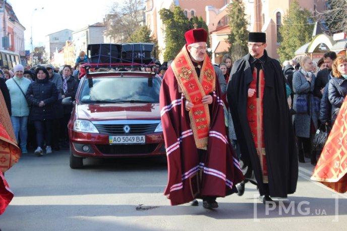 У Мукачеві католики двох обрядів пройшли Хресну Дорогу – 04 У Мукачеві католики двох обрядів пройшли Хресну Дорогу – 04