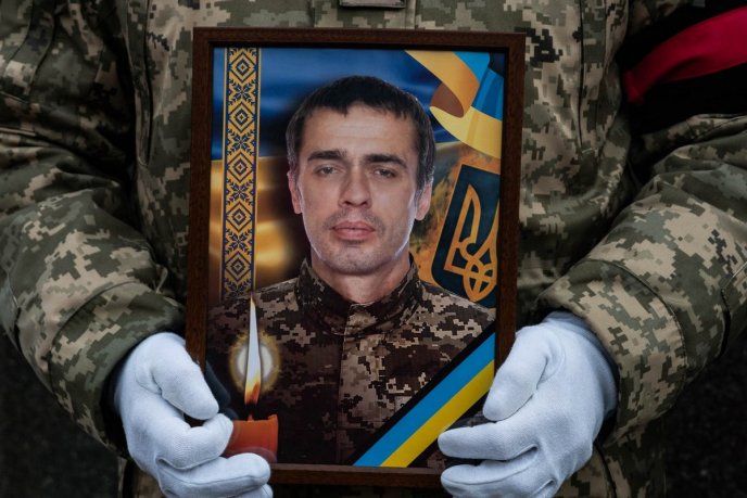 В Ужгороді поховали Героя, який захищав Україну з початку повномасштабного вторгнення – 01 В Ужгороді поховали Героя, який захищав Україну з початку повномасштабного вторгнення – 01