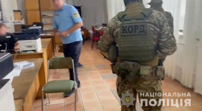 Двоє закарпатських митників попалися на корупції – 03