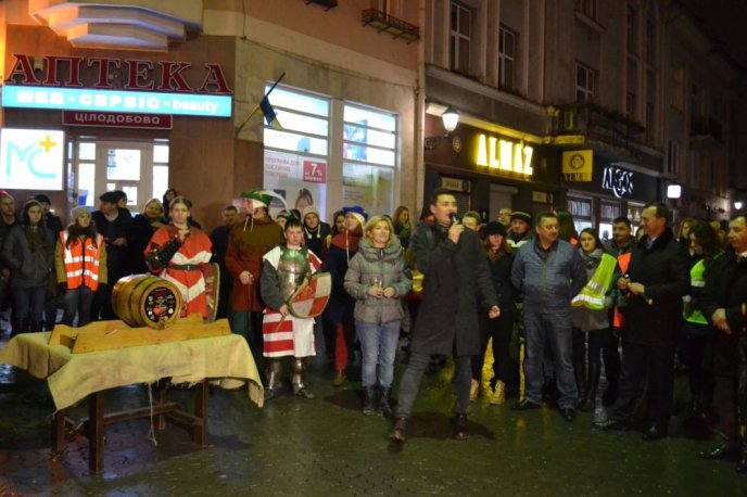 В Ужгороді стартував фестиваль молодого вина "Закарпатське божоле" – 04