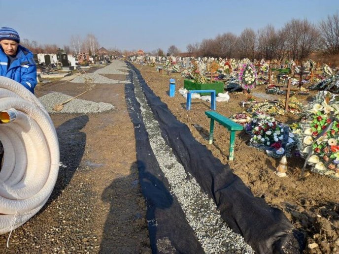 Після розголосу у ЗМІ на одному з цвинтарів Мукачева почали влаштовувати дренажну систему – 03