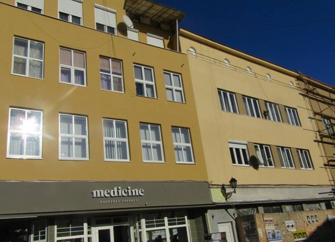 В історичній частині Ужгорода оновлюють фасади будинків – 01