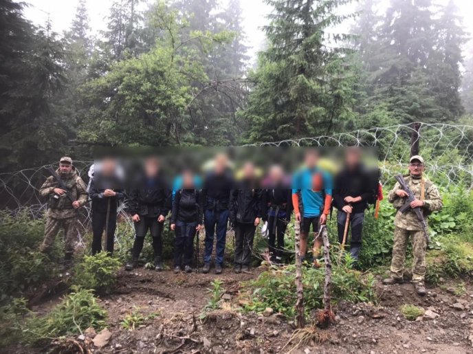 Прикордонники розповіли про пригоди 8 чехів на Закарпатті – 01 На Закарпатті затримали 8 чехів
