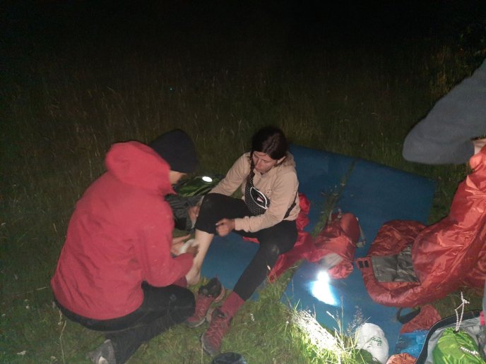 Рятувальники дві години шукали травмовану в горах жінку – 03 Рятувальники дві години шукали травмовану в горах жінку – 03