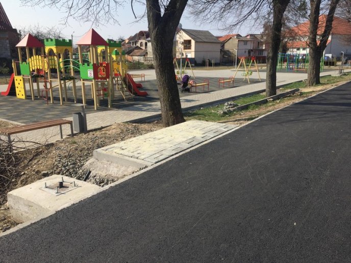 У Мукачеві на набережній роблять велодоріжку – 02