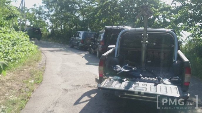 Місце перестрілки: розтрощені автівки і один 200-й – 02