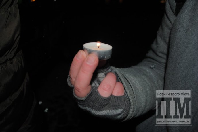 У Мукачеві теж вшанували пам’ять Кузьми Скрябіна запаленням свічок (ФОТО) – 04 У Мукачеві теж вшанували пам’ять Кузьми Скрябіна запаленням свічок (ФОТО) – 04