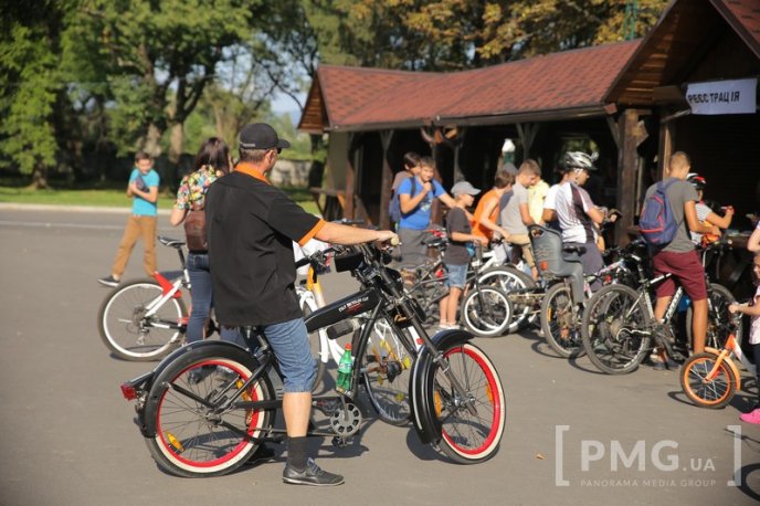Миттєвості велозаїзду у Мукачеві: фоторепортаж із "Літньої зустрічі цімборів" – 03