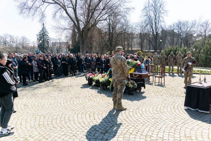 Залишилися дружина і доньки: в області поховали військового – 04