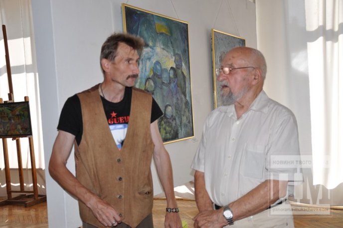 У Мукачеві відкрилась виставка картин до Дня Незалежності України (ФОТОРЕПОРТАЖ) – 11