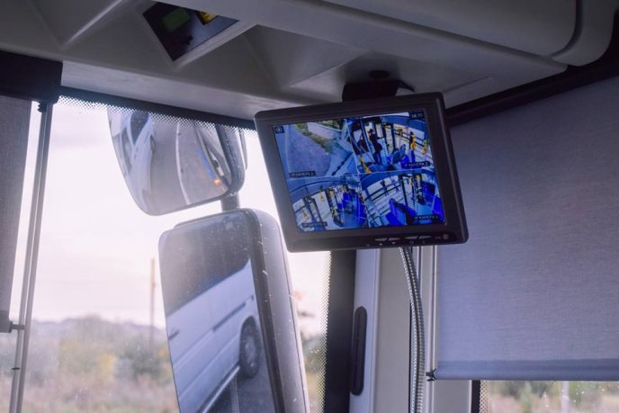 В Ужгород приїхали перші нові автобуси – 03