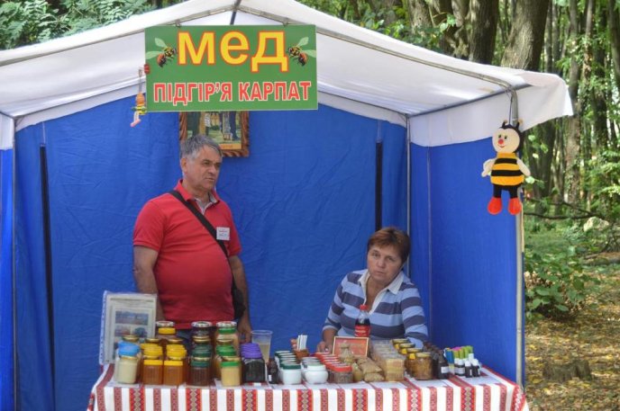 Мед в усіх його варіаціях: в Ужгороді офіційно відкрили ярмарок "Медовий спас" – 13