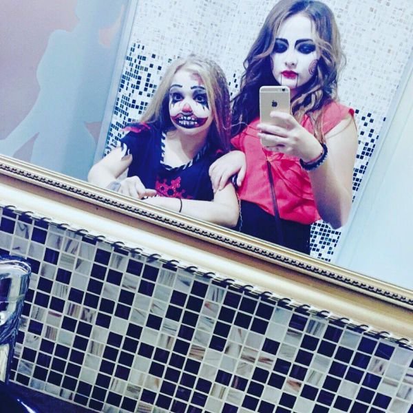 Берегівчани у ніч Хелловіну дивували моторошними костюмами та макіяжем – 08