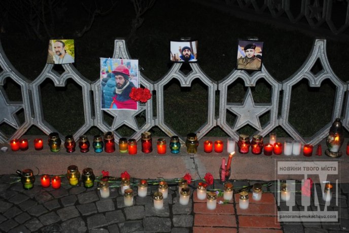 Мукачівці пом’янули героїв, які загинули на Майдані (ФОТО) – 10