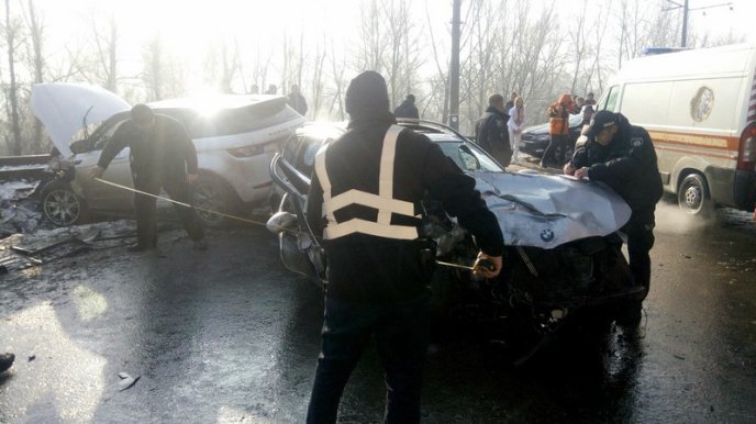 Людей визволяли з понівечених машин: в області сталась жахлива ДТП – 03