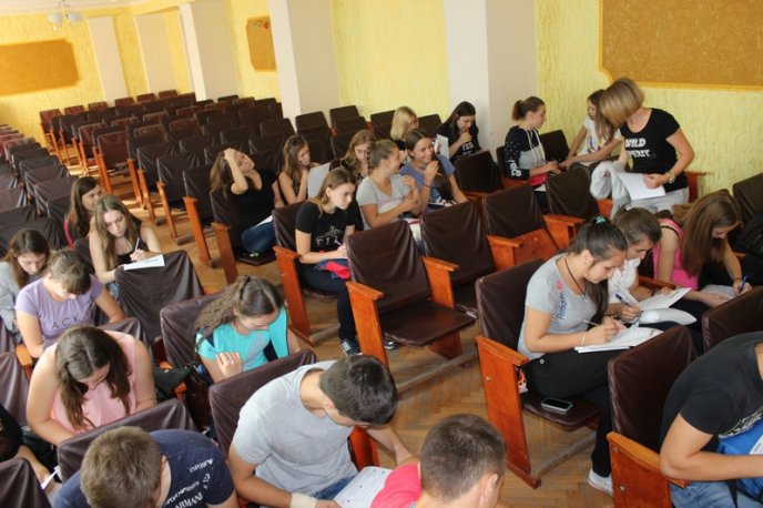 Мукачівські студенти зустрілись із патрульними поліцейськими – 17