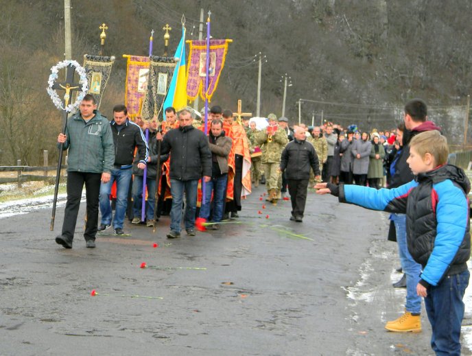 На Воловеччині попрощались із загиблим бійцем АТО Віталієм Горбатюком – 02 На Воловеччині попрощались із загиблим бійцем АТО Віталієм Горбатюком – 02