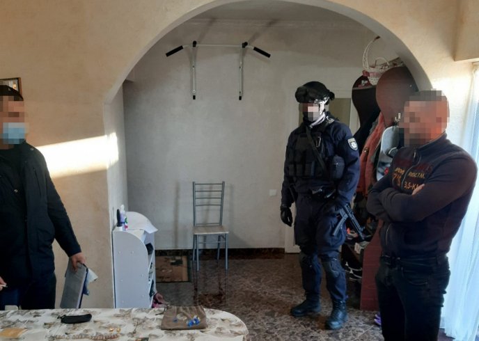 У селі на Мукачівщині чоловік збирався продавати наркотики – 01