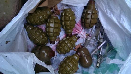 Біля Ужгорода працівники СБУ виявили схованки з боєприпасами – 01