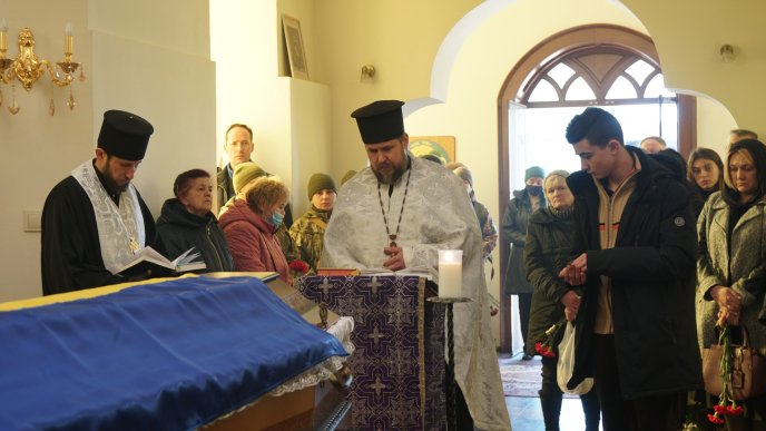 Мукачево попрощалось із загиблим на війні Героєм Володимиром Литвиненком – 02