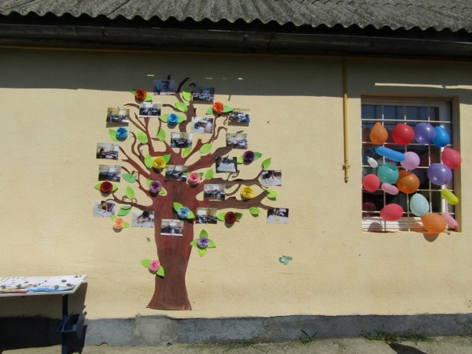 Майже 30 маленьких ромів святкували випускний в Ужгороді – 01