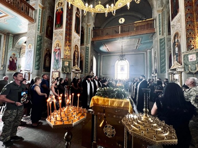 Мукачево попрощалося із загиблим на війні Героєм – 04 Мукачево попрощалося із загиблим на війні Героєм – 04