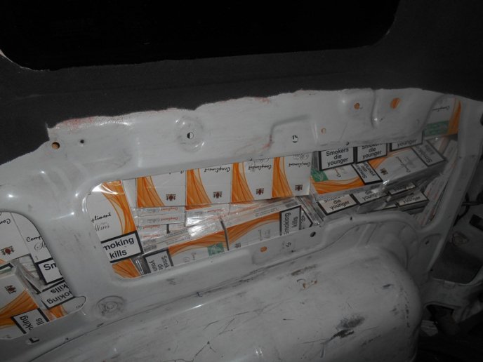 Через приховані цигарки закарпатські митники вилучили в угорця автомобіль – 08