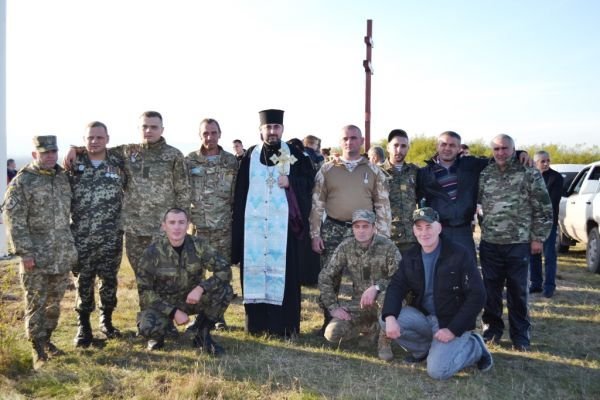 На Тячівщині на горі Капуна урочисто піднялии величезний прапор України – 09