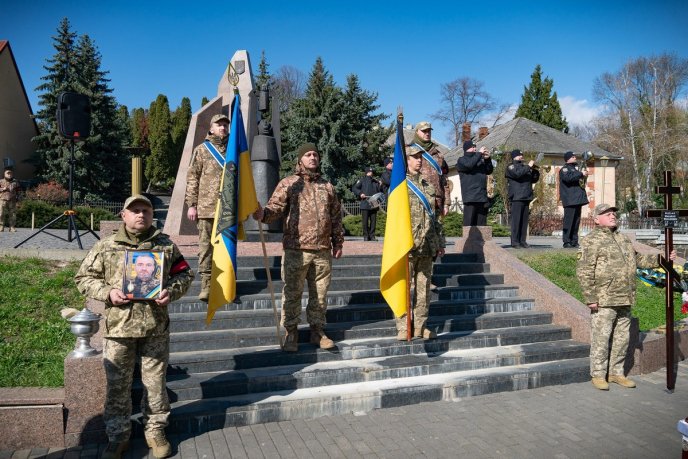 Поховали закарпатця, який добровольцем пішов захищати Україну – 03 Поховали закарпатця, який добровольцем пішов захищати Україну – 03