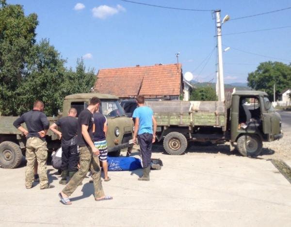 Волонтери очистили від сміття околиці села Косівська Поляна – 01