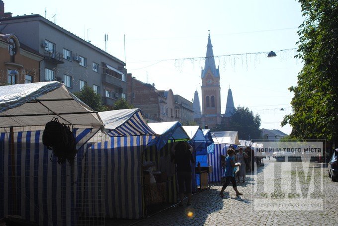 У Мукачеві розпочався традиційний шкільний ярмарок (ФОТОРЕПОРТАЖ) – 05