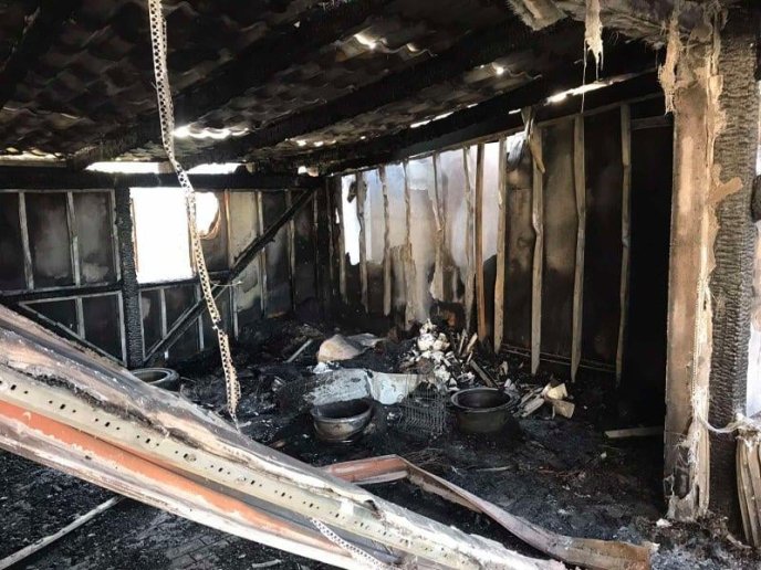 Велика пожежа: загорілись автомобіль, гараж та два будинки – 03