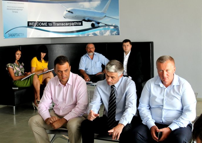 Представники Украероруху та Державіаслужби оглянули реконструкцію аеропорту «Ужгород» – 01