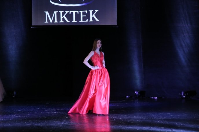 У Мукачеві визначили володарку титулу конкурсу краси "Міс МКТЕК 2018" – 63