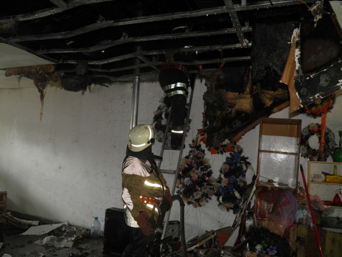 На території одного з ужгородських ринків згорів магазин електротоварів – 07 На території одного з ужгородських ринків згорів магазин електротоварів – 07