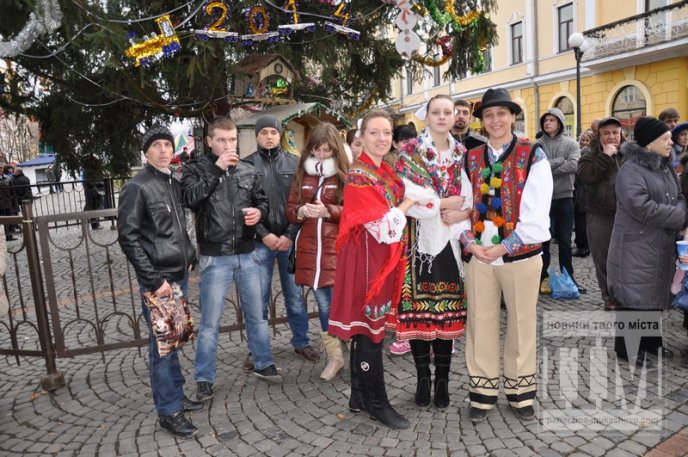 Цьогоріч “Червене вино” в першу чергу нагадує фестиваль шашлику, а вже потім вина – турист із Німеччини (ФОТОРЕПОРТАЖ) – 06