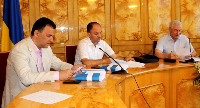 Закарпатські депутати виділять гроші на спортивні майданчики – 01