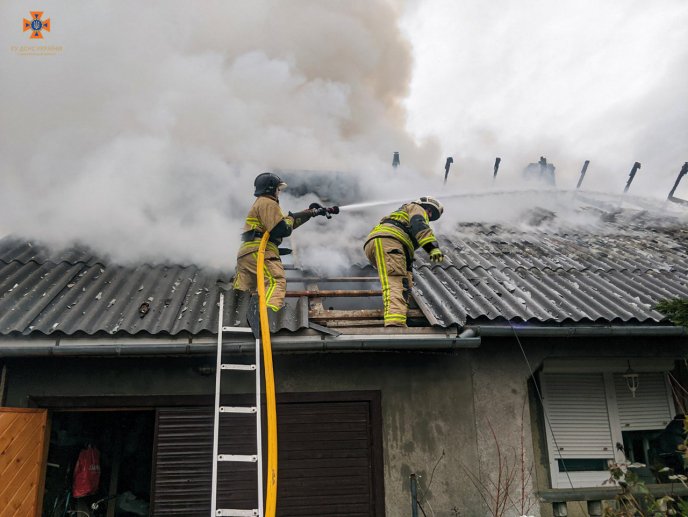 Рятувальники розповіли про пожежу, яку гасили вчора – 01