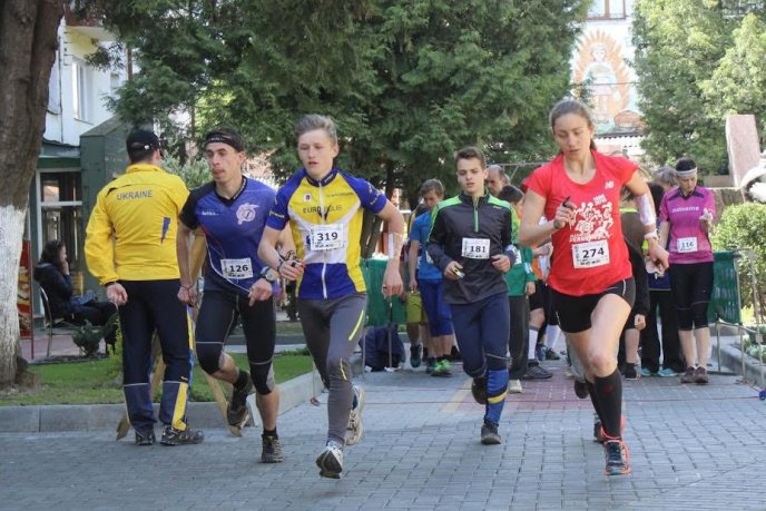 32 збірні команди з 19 регіонів країни з’їхалися до Рахова на чемпіонат України зі спортивного орієнтування – 04