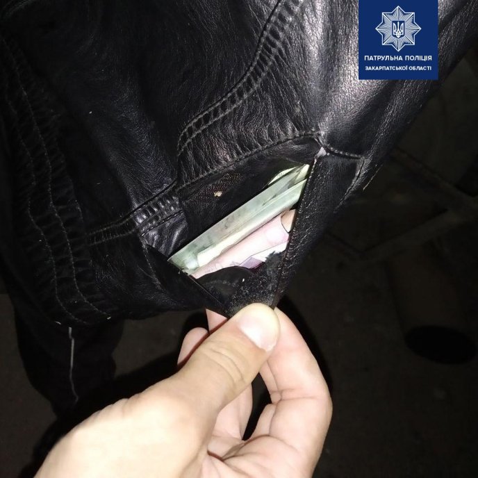 В Ужгороді чоловік ховався від поліції в кущах – 01