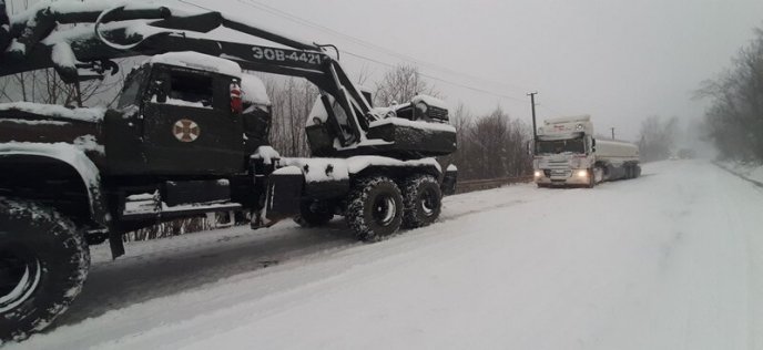 Погіршення погодних умов: рятувальники допомагали водіям у чотирьох районах – 02