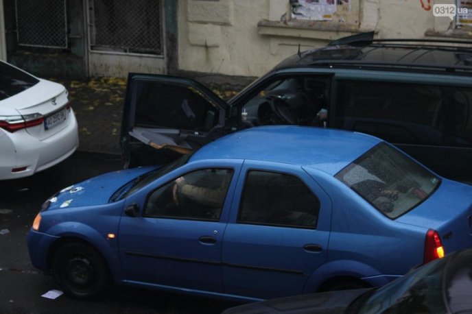 В Ужгороді легковик врізався у мікроавтобус – 01 В Ужгороді легковик врізався у мікроавтобус – 01