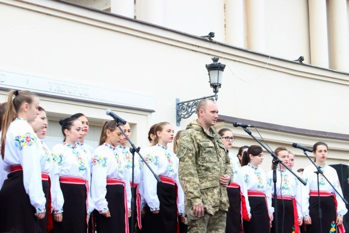 В Ужгороді відбувся святковий концерт до Дня захисника України – 01