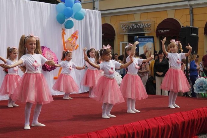 Маленькі мукачівці виступали у центрі міста – 02