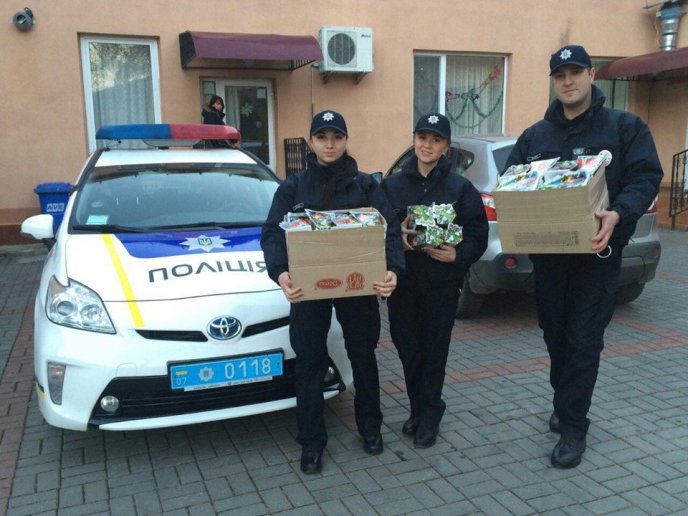 Закарпатські патрульні завітали з подарунками до Чинадіївського дитбудинку – 03