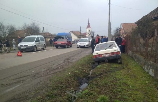 На Берегівщині сталась ДТП: зіткнулись чотири авто – 02