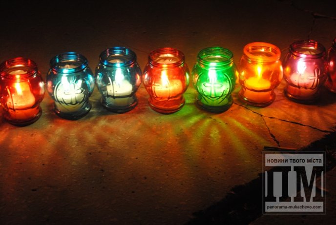 У Мукачеві запалили найбільший герб України на Закарпатті (ФОТОРЕПОРТАЖ) – 14