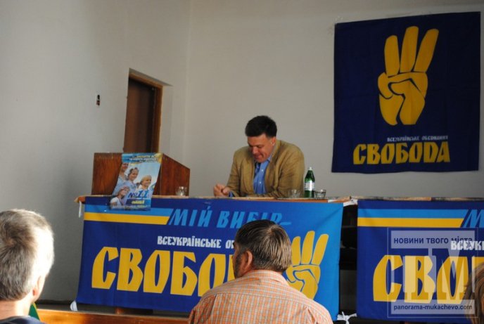 Олег Тягнибок виступає в "Латориці" при напівпорожньому залі (ФОТОРЕПОРТАЖ) – 02