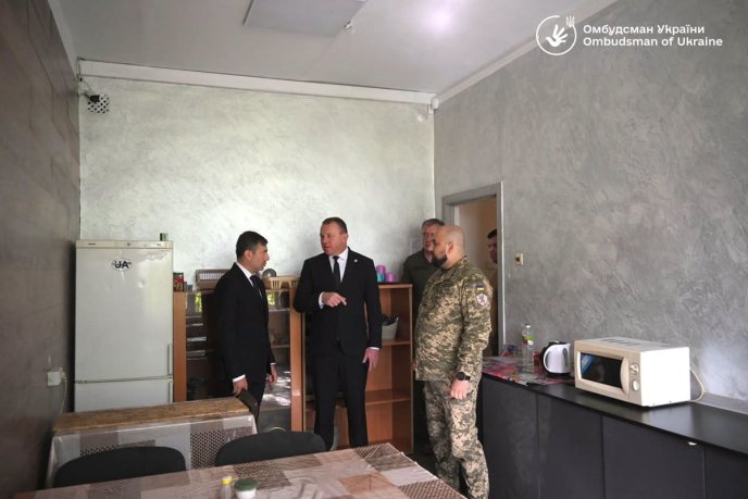 В Ужгородському РТЦК зробили ремонт, Лубінець уже перевірив – 02